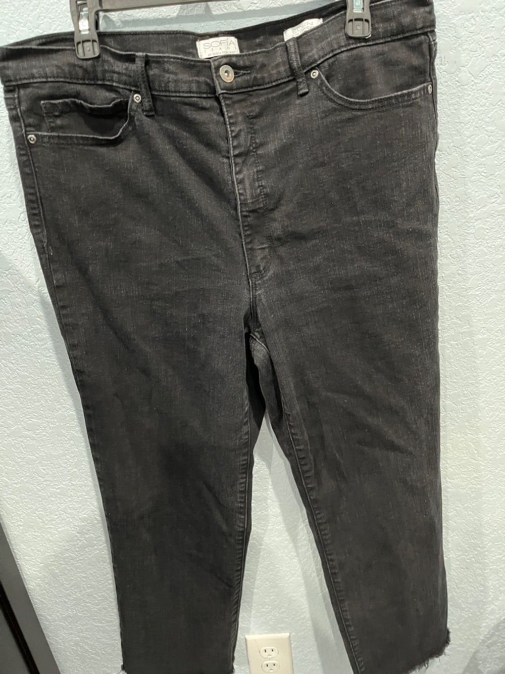sofia by sofia vergara Black Slim Straight Leg Women's Jeans